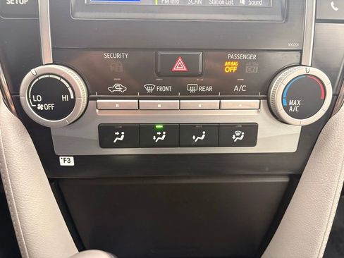 Used 2014 Toyota Camry LE image 32