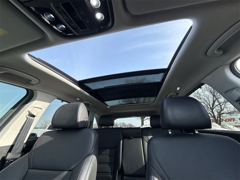 Used 2019 Kia Sorento SX image 16