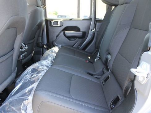 Used 2022 Jeep Gladiator Willys image 37