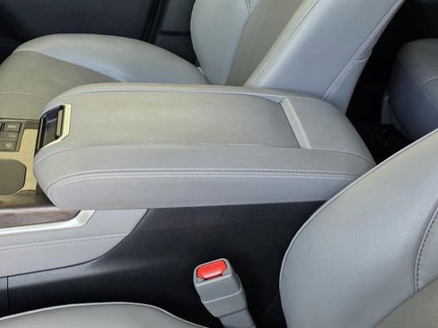 Used 2023 Toyota Highlander Limited image 9
