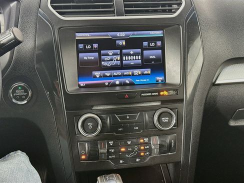 Used 2016 Ford Explorer XLT w/ Equipment Group 201A AWD/4WD image 22