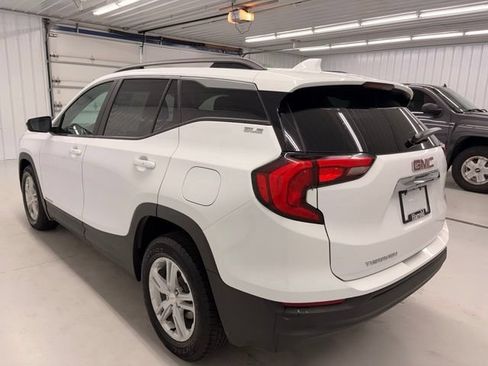 Used 2021 GMC Terrain SLE w/ Driver Convenience Package FWD image 4