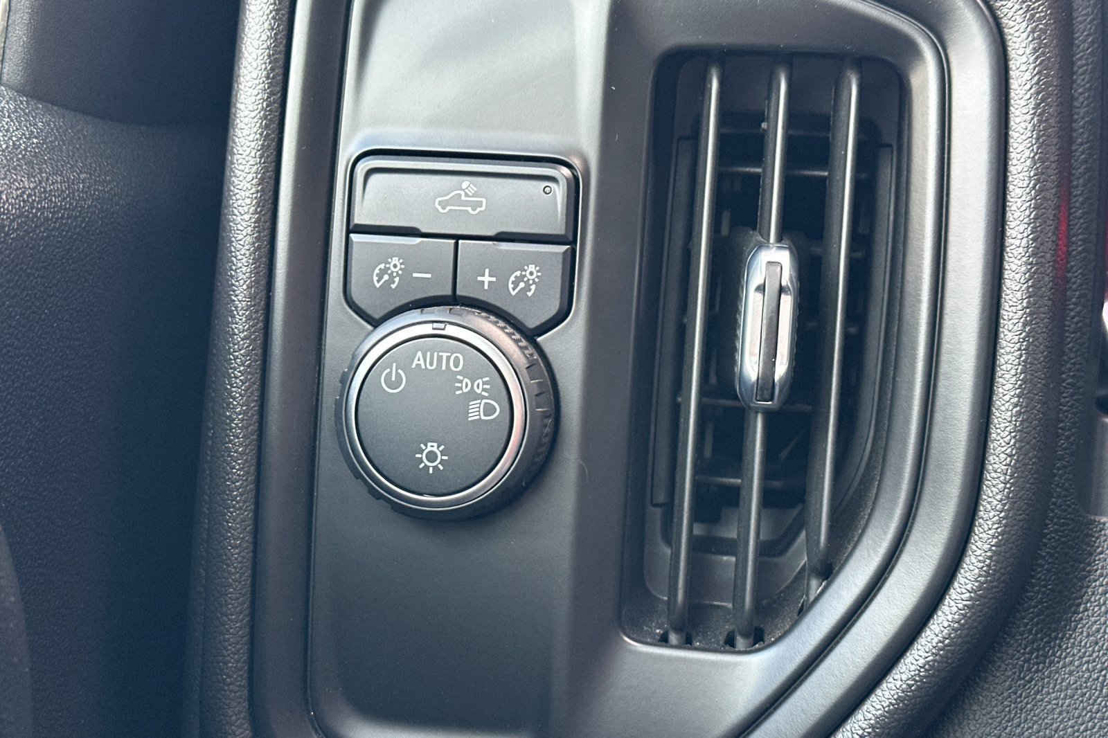 Certified 2023 Chevrolet Silverado 1500 Custom RWD image 33