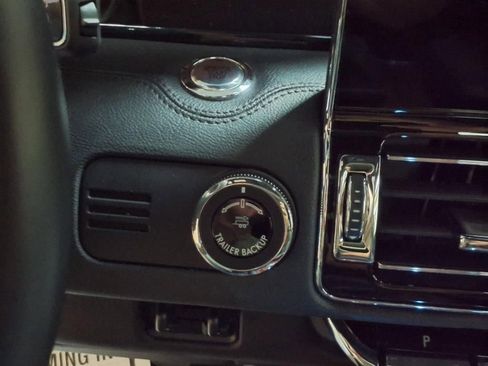 New 2023 Lincoln Navigator Reserve image 25