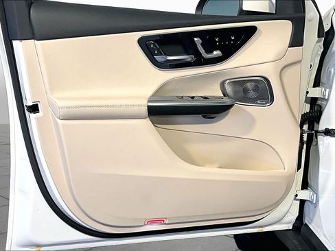 New 2026 Mercedes-Benz GLC 300 4MATIC image 11