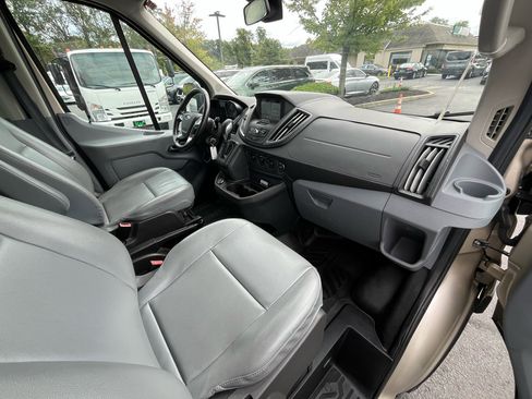 Used 2017 Ford Transit 350 XL image 34