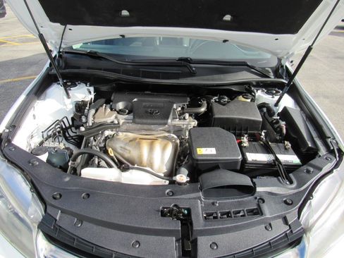 Used 2017 Toyota Camry SE w/ Moonroof Package image 33