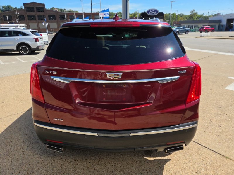 Used 2017 Cadillac XT5 Luxury w/ Driver Awareness Package AWD/4WD image 6