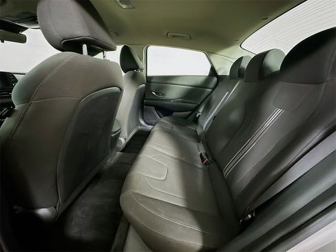 Used 2022 Hyundai Elantra SEL image 13