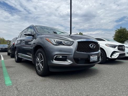 Used 2020 INFINITI QX60 Luxe w/ Essential Package FWD image 3