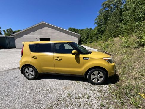Used 2015 Kia Soul + w/ Eco Package FWD image 2