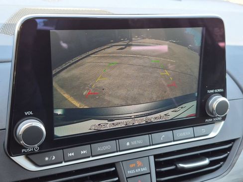 Used 2025 Nissan Altima 2.5 SV FWD image 18