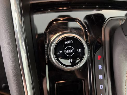 Certified 2024 GMC Canyon AT4 w/ AT4 Premium Package AWD/4WD image 35