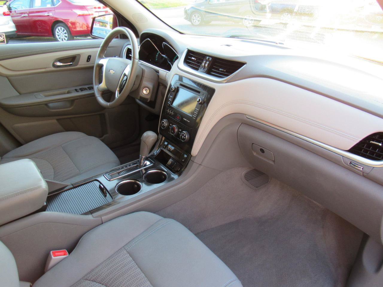 Used 2017 Chevrolet Traverse LT w/ Style and Technology Package AWD/4WD image 29