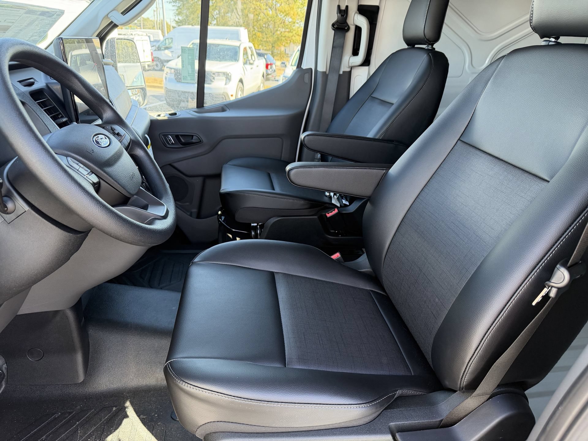 New 2026 Ford Transit 150 Low Roof w/ Load Area Protection Package RWD image 20