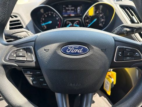 Used 2018 Ford Escape SE FWD image 14