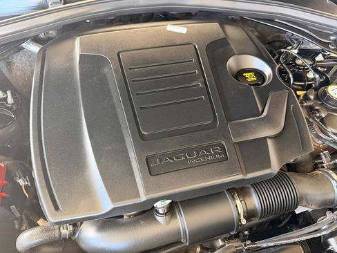 Used 2018 Jaguar F-PACE Premium image 28