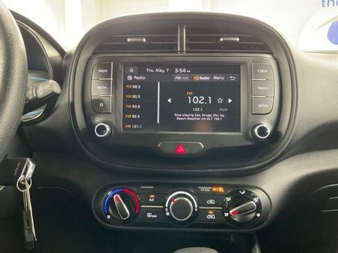 Used 2025 Kia Soul LX w/ LX Technology Package FWD image 21