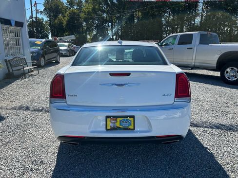 Used 2019 Chrysler 300 Limited RWD image 24