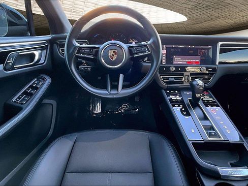 Used 2023 Porsche Macan Turbo image 5