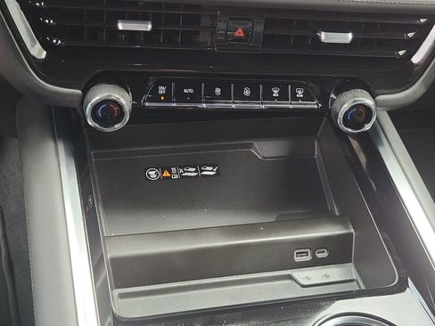 Certified 2025 Chevrolet Tahoe LT image 34