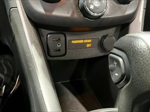 Used 2020 Chevrolet Trax LT w/ LT Convenience Package AWD/4WD image 15