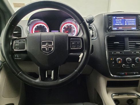 Used 2019 Dodge Grand Caravan SXT image 22