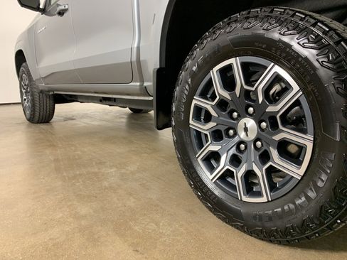 Used 2024 Chevrolet Colorado Z71 w/ Z71 Convenience Package 2 image 14