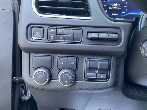 Used 2023 Chevrolet Suburban High Country w/ Premium Package RWD image 18