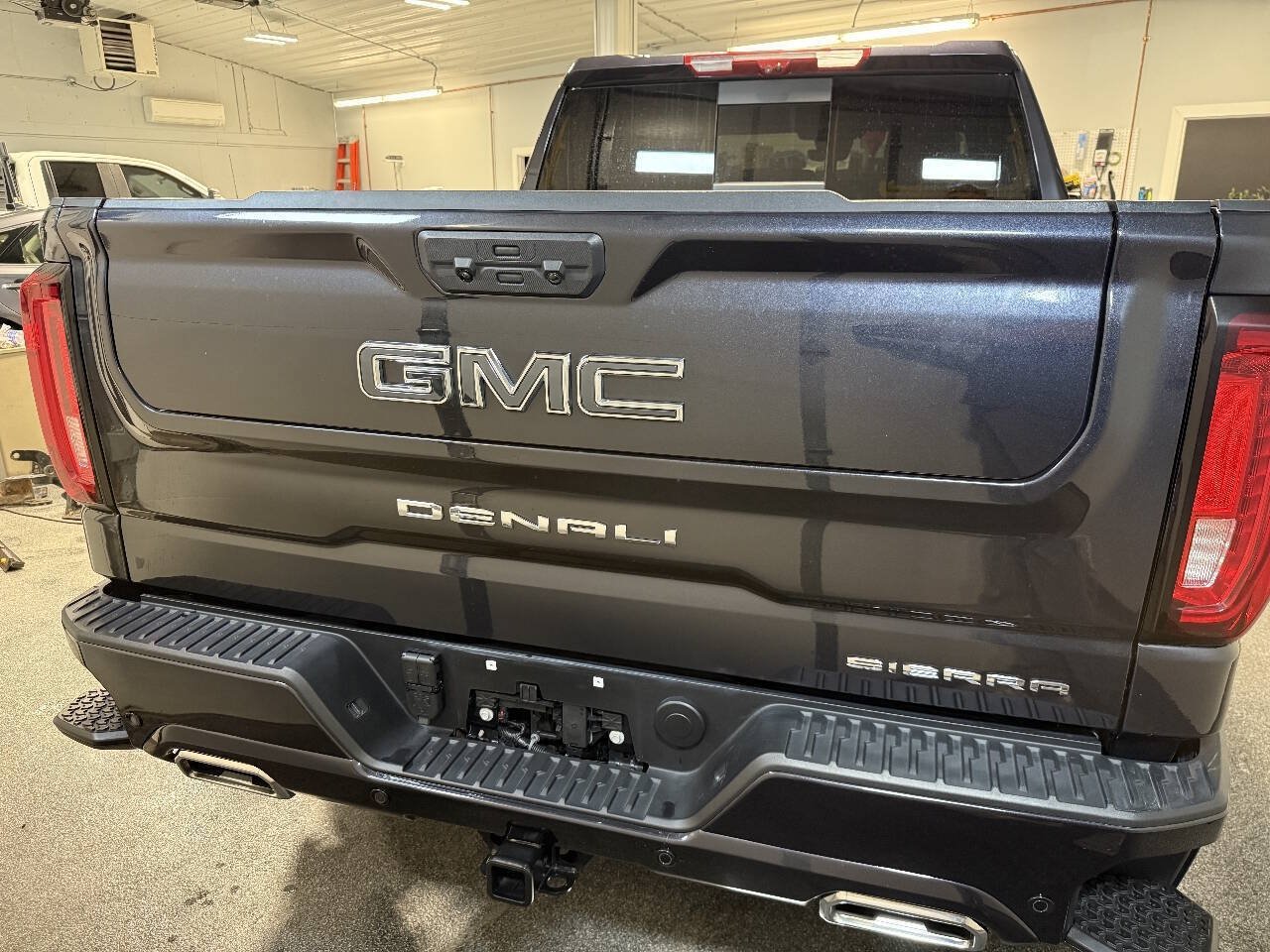 Used 2025 GMC Sierra 1500 Denali Ultimate AWD/4WD image 7