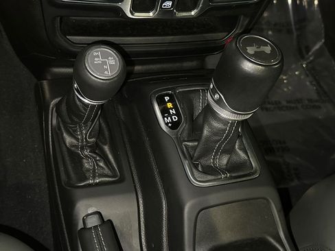 Used 2024 Jeep Wrangler High Altitude AWD/4WD image 30