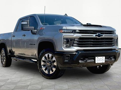 Used 2024 Chevrolet Silverado 2500 Custom w/ Custom Value Package image 12
