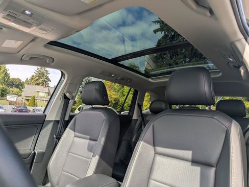 Used 2018 Volkswagen Tiguan SEL AWD/4WD image 23
