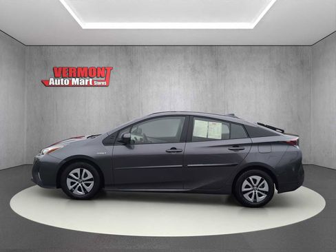 Used 2018 Toyota Prius Two image 4