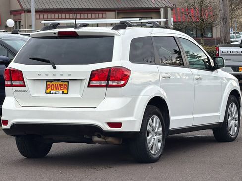 Used 2019 Dodge Journey SE w/ Premium Group image 4