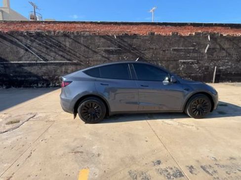 Used 2023 Tesla Model Y Long Range AWD/4WD image 9