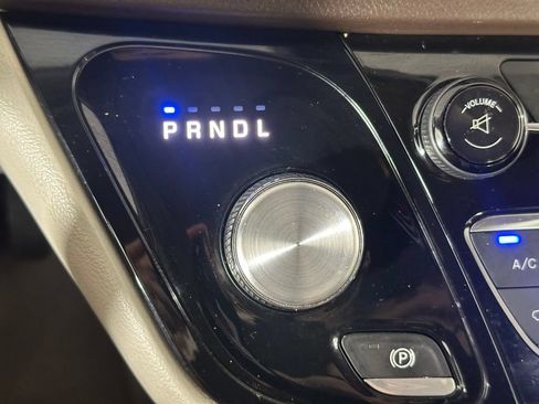 Used 2017 Chrysler Pacifica LX FWD image 18