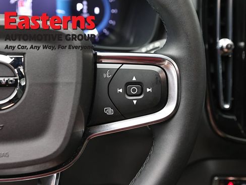 Used 2023 Volvo XC40 B5 Core AWD/4WD image 16