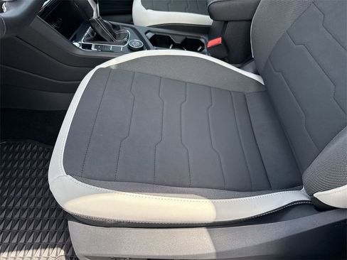 New 2025 Volkswagen Taos SE image 9