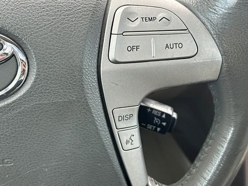 Used 2011 Toyota Camry XLE FWD image 25