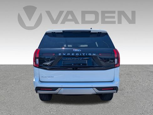Used 2025 Ford Expedition Platinum w/ Driver's Package AWD/4WD image 33