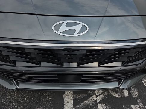 Used 2024 Hyundai Elantra SEL w/ Convenience Package image 16