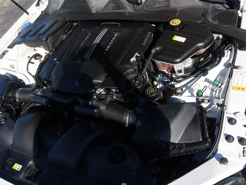 Used 2019 Jaguar XJ R-Sport image 46