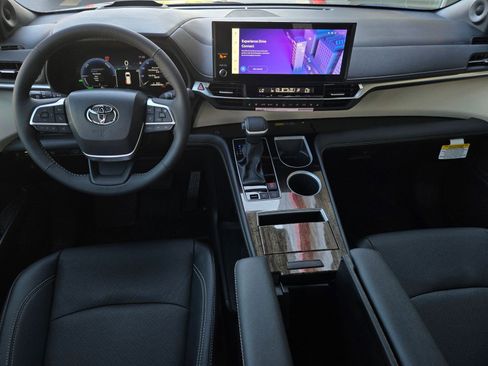 Certified 2026 Toyota Sienna Platinum AWD/4WD image 16