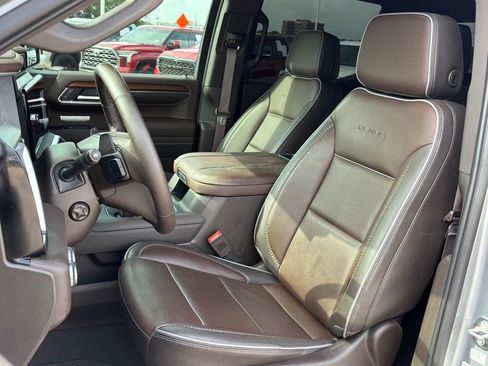 Used 2023 GMC Sierra 1500 Denali w/ Technology Package AWD/4WD image 12
