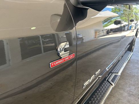 Used 2024 RAM 2500 Laramie w/ Towing Technology Group AWD/4WD image 15