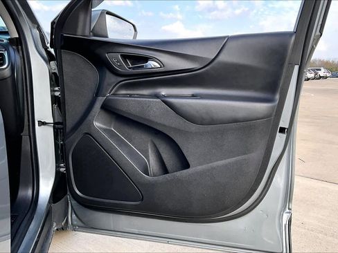 Used 2023 Chevrolet Equinox LT image 22