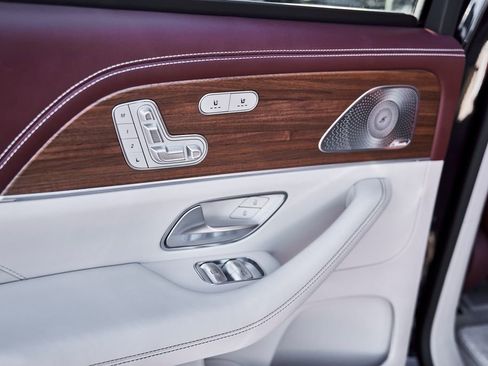 Used 2024 Mercedes-Benz Maybach GLS 600 4MATIC image 48