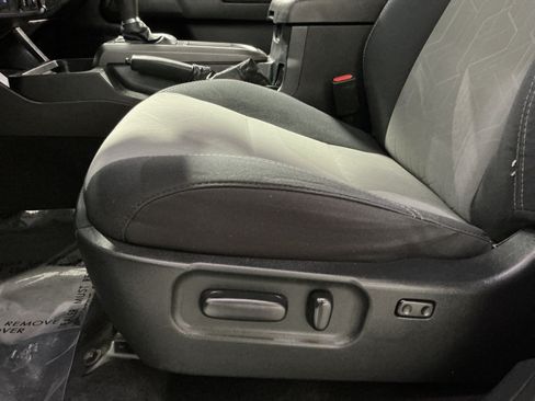Used 2020 Toyota Tacoma TRD Off-Road AWD/4WD image 15