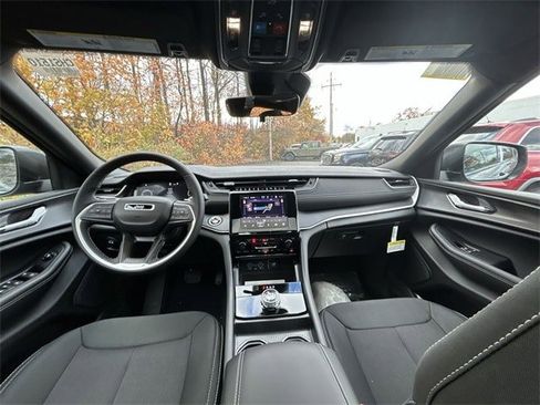 New 2025 Jeep Grand Cherokee L Laredo w/ Luxury Tech Group I image 12